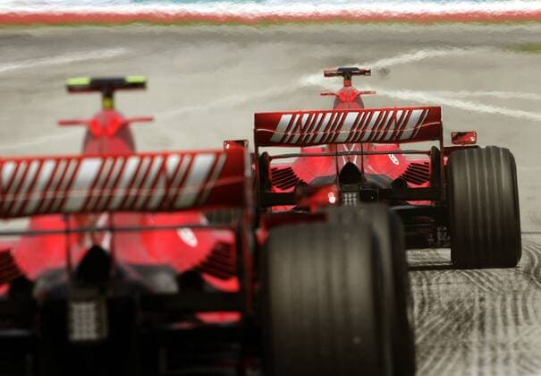 Ferrari Rennwagen auf der Strecke Motorsport Grand Prix Herren Großer Preis von Malaysia 2007, Formel 1 Weltmeisterschaft, F1, F, GP, WM, Freies Training Gruppe Sepang International Circuit Kuala Lumpur Motorsport Grand Prix Herren Großer Preis von Malaysia 2007, Formel 1 Weltmeisterschaft, F1, F, GP, WM, Freies Training Gruppe Sepang International Circuit Kuala Lumpur