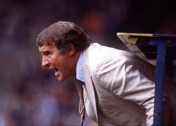 Trainer Malcolm Allison (Manchester City) gibt Anweisungen -  Fußball Herren English Football League First Division 1979 1980, One, 1. Englische Liga, Manchester City Einzelbild Manchester Ungeduld, Wut, Fußball Herren English Football League First Division 1979 1980, One, 1. Englische Liga, Manchester City Einzelbild Manchester Ungeduld, Wut,