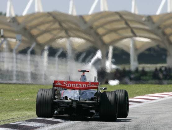 Fernando Alonso (Spanien McLaren Mercedes) in seinem Boliden Motorsport Grand Prix Herren Großer Preis von Malaysia 2007, Formel 1 Weltmeisterschaft, F1, F, GP, WM, Qualifying Einzelbild Kuala Lumpur Sepang Motorsport Grand Prix Herren Großer Preis von Malaysia 2007, Formel 1 Weltmeisterschaft, F1, F, GP, WM, Qualifying Einzelbild Kuala Lumpur Sepang