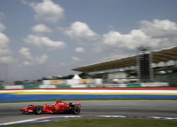 Kimi Räikkönen (Finnland Ferrari) in seinem Boliden Motorsport Grand Prix Herren Großer Preis von Malaysia 2007, Formel 1 Weltmeisterschaft, F1, F, GP, WM, Qualifying Totale Kuala Lumpur Sepang Dynamik, Motorsport Grand Prix Herren Großer Preis von Malaysia 2007, Formel 1 Weltmeisterschaft, F1, F, GP, WM, Qualifying Totale Kuala Lumpur Sepang Dynamik,