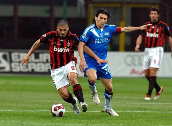 Gennaro Gattuso (AC Mailand, li.) gegen Ighli Vannucchi (Empoli) - Fußball Herren Serie A 2006 2007, 1. Italienische Liga, AC Mailand Empoli FC 3-1 Gruppe Mailand Fußball Herren Serie A 2006 2007, 1. Italienische Liga, AC Mailand Empoli FC 3-1 Gruppe Mailand