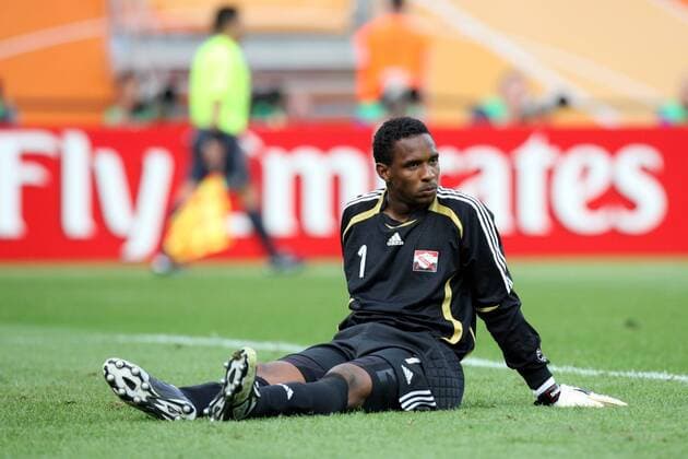 Torwart Shaka Hislop (Trinidad und Tobago) enttäuscht am Boden -  Fußball Länderspiel Herren WM 2006, Gruppe B, Nationalmannschaft, Nationaltrikot, Vdig Einzelbild Nürnberg Fußball Länderspiel Herren WM 2006, Gruppe B, Nationalmannschaft, Nationaltrikot, Vdig Einzelbild Nürnberg