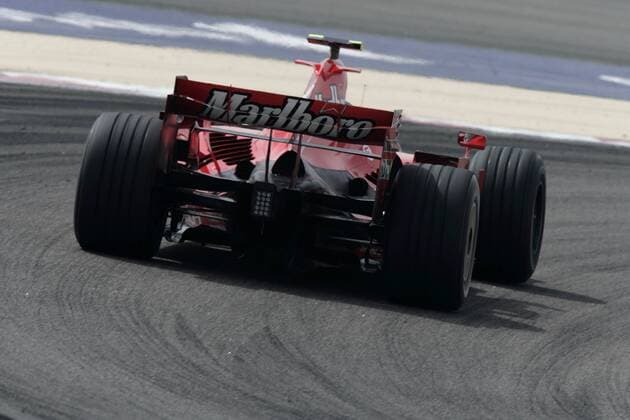Kimi Räikkönen (Finnland Ferrari) in seinem Boliden Motorsport Grand Prix Herren Großer Preis von Bahrain 2007, Formel 1 Weltmeisterschaft, F1, F, GP, WM, Qualifying Einzelbild Manama, Sakhir Motorsport Grand Prix Herren Großer Preis von Bahrain 2007, Formel 1 Weltmeisterschaft, F1, F, GP, WM, Qualifying Einzelbild Manama, Sakhir
