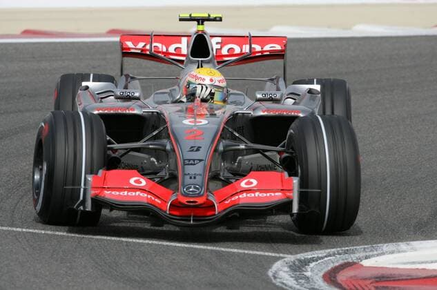 Lewis Hamilton (England McLaren Mercedes) in seinem Boliden Motorsport Grand Prix Herren Großer Preis von Bahrain 2007, Formel 1 Weltmeisterschaft, F1, F, GP, WM, Qualifying Einzelbild Manama, Sakhir Motorsport Grand Prix Herren Großer Preis von Bahrain 2007, Formel 1 Weltmeisterschaft, F1, F, GP, WM, Qualifying Einzelbild Manama, Sakhir