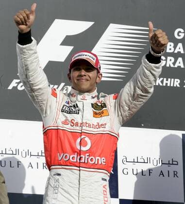 Lewis Hamilton (England McLaren Mercedes) jubelt über seinen zweiten Platz beim GP von Bahrain 2007 Motorsport Grand Prix Herren Großer Preis von Bahrain 2007, Formel 1 Weltmeisterschaft, F1, F, GP, WM Einzelbild Manama, Sakhir Freude, Motorsport Grand Prix Herren Großer Preis von Bahrain 2007, Formel 1 Weltmeisterschaft, F1, F, GP, WM Einzelbild Manama, Sakhir Freude,