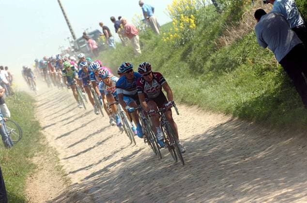 Stuart O Grady (Australien CSC) führt das Peloton an -  Radsport Herren Paris Roubaix 2007, ProTour, Straßenradsport, Straße, Rad, Totale Radsport Herren Paris Roubaix 2007, ProTour, Straßenradsport, Straße, Rad, Totale