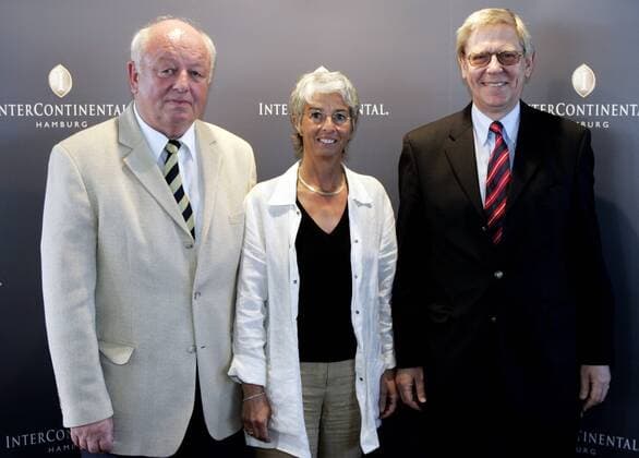 Walter Knapper (li.), Turnierdirektor der ATP Masters am Hamburger Rothenbaum, Sportsenatorin Alexandra Dinges Dierig (CDU, Mitte) und Hans Jakob Tiessen (alle Deutschland), Vorstandsvorsitzender der Eon Hanse, anlässlich der Pressekonferenz Tennis Herren Masters Series Hamburg 2007, Am Rothenbaum, ATP Tour, Pressetermin, Funktionär, Vorbereitung Gruppe Hamburg Tennis Herren Masters Series Hamburg 2007, Am Rothenbaum, ATP Tour, Pressetermin, Funktionär, Vorbereitung Gruppe Hamburg