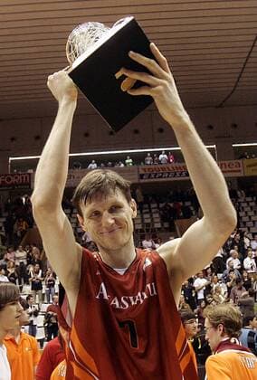 Gregor Fucka (Akasvayu Girona) jubelt über den Sieg im FIBA Eurocup 2007 - (pan19905) Basketball EC 3 Herren FIBA Eurocup 2006 2007, Cup, Europacup, Europapokal, Pokal, Finale, Endspiel, Einzelbild Girona, Feier, Siegesfeier Freude, Basketball EC 3 Herren FIBA Eurocup 2006 2007, Cup, Europacup, Europapokal, Pokal, Finale, Endspiel, Einzelbild Girona, Feier, Siegesfeier Freude,