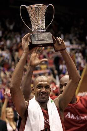 Arriel McDonald (Akasvayu Girona) jubelt über den Sieg im FIBA Eurocup 2007 - (pan19905) Basketball EC 3 Herren FIBA Eurocup 2006 2007, Cup, Europacup, Europapokal, Pokal, Finale, Endspiel, Einzelbild Girona, Feier, Siegesfeier Freude, Basketball EC 3 Herren FIBA Eurocup 2006 2007, Cup, Europacup, Europapokal, Pokal, Finale, Endspiel, Einzelbild Girona, Feier, Siegesfeier Freude,