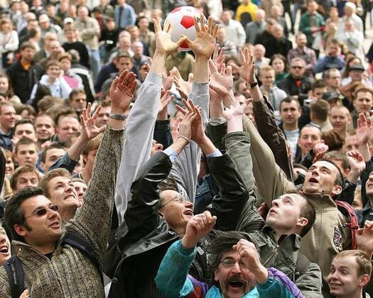 Der Ball kommt nach Polen - Polnische Fans während der Bekanntgabe über den Zuschlag für die Euro 2012 an Polen und die Ukraine -  (EN00135481026) Fußball EM Herren Vorschau 2007, Euro 2012, o0 Ausrichter, Ausrichterland Totale Breslau Freude, Fußball EM Herren Vorschau 2007, Euro 2012, o0 Ausrichter, Ausrichterland Totale Breslau Freude,
