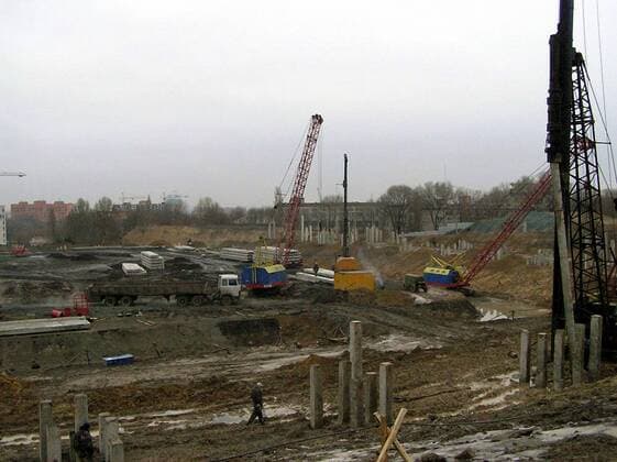 Es gibt noch viel zu tun auf dem Bauplatz der neuen Dnipro Arena in Dnjepropetrowsk - Wettkampfstätte der Euro 2012 - (EN00135489004) Fußball EM Herren Vorschau 2007, Euro 2012, Austragungsort, Wettkampfstätte, Spielstätten, Totale Dnjepropetrowsk Fußball EM Herren Vorschau 2007, Euro 2012, Austragungsort, Wettkampfstätte, Spielstätten, Totale Dnjepropetrowsk