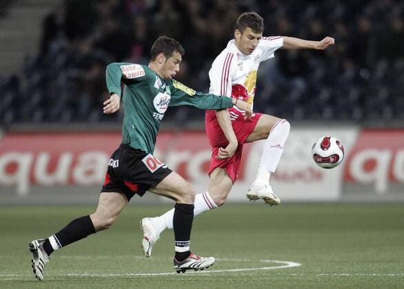 Milan Dudic (Salzburg, re.) gegen Hamdi Salihi (Ried) -  Fußball Herren Tmobile Bundesliga 2006 2007, 1. Österreichische Liga, SV Red Bull Salzburg - SV Josko Ried, RedBull Gruppe Salzburg Dynamik, Fußball Herren Tmobile Bundesliga 2006 2007, 1. Österreichische Liga, SV Red Bull Salzburg - SV Josko Ried, RedBull Gruppe Salzburg Dynamik,