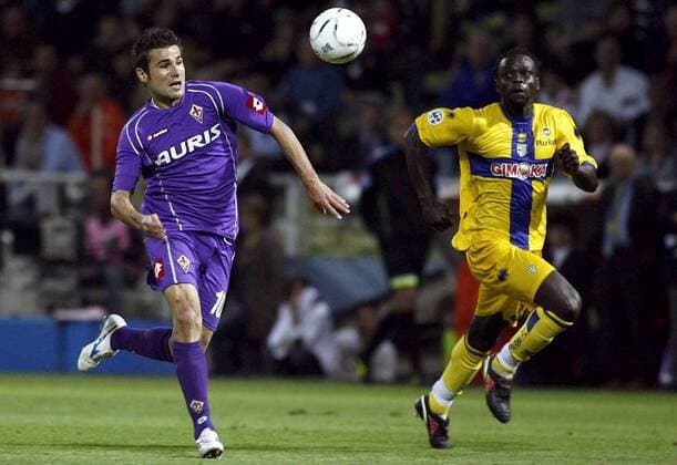 Adrian Mutu (AC Florenz, li.) gegen Ferdinand Coly (Parma) -  Fußball Herren Serie A 2006 2007, 1. Italienische Liga, FC Parma - ACF Fiorentina 2:0 Gruppe Parma Dynamik, Fußball Herren Serie A 2006 2007, 1. Italienische Liga, FC Parma - ACF Fiorentina 2:0 Gruppe Parma Dynamik,