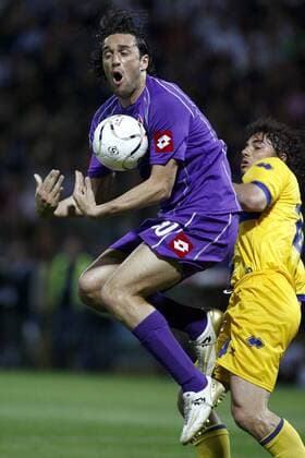 Luca Toni (AC Florenz, li.) gegen Matteo Contini (Parma) -  Fußball Herren Serie A 2006 2007, 1. Italienische Liga, FC Parma - ACF Fiorentina 2:0 Gruppe Parma Dynamik, Fußball Herren Serie A 2006 2007, 1. Italienische Liga, FC Parma - ACF Fiorentina 2:0 Gruppe Parma Dynamik,