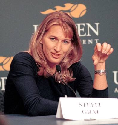 Steffi Graf (Deutschland) gibt während der Pressekonferenz ihren Rücktritt bekannt -  (NYP99082803) Tennis Damen Pressetermin 1999, Porträt New York, NY, N Y Tennis Damen Pressetermin 1999, Porträt New York, NY, N Y