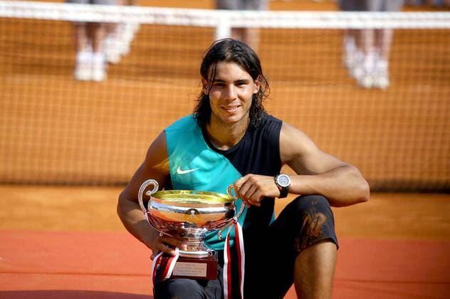 Rafael Nadal (Spanien) gewinnt das Finale der Monte Carlo Open 2007 und präsentiert sich mit dem Coupe de S.A.S. le Prince Souverain -  (pan19971) Tennis Herren Monte Carlo Open 2007, Masters Series, ATP Tour, Finale, Endspiel Einzelbild Monte Carlo Freude, Tennis Herren Monte Carlo Open 2007, Masters Series, ATP Tour, Finale, Endspiel Einzelbild Monte Carlo Freude,  