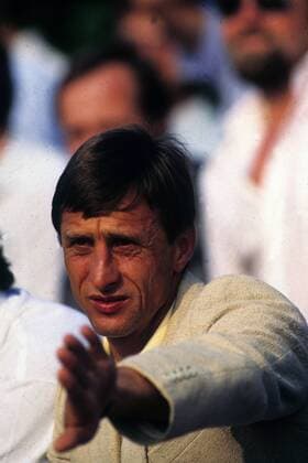 Trainer Johan Cruyff (Ajax Amsterdam) gibt Anweisungen - Fußball Herren Eredivisie 1986 1987, Ehrendivision, 1. Holländische Niederländische Liga Einzelbild Aufnahmedatum geschätzt Fußball Herren Eredivisie 1986 1987, Ehrendivision, 1. Holländische Niederländische Liga Einzelbild Aufnahmedatum geschätzt