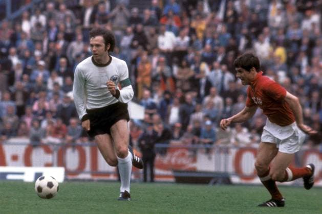 Franz Beckenbauer (BR Deutschland, li.) gegen Vladimir Troshkin (UdSSR) Fußball Länderspiel Herren EM 1972, Nationalmannschaft, Nationaltrikot, BRD - SU 3:0, UdSSR, Vdia Gruppe Finale Endspiel Brüssel Dynamik, Fußball Länderspiel Herren EM 1972, Nationalmannschaft, Nationaltrikot, BRD - SU 3:0, UdSSR, Vdia Gruppe Finale Endspiel Brüssel Dynamik,