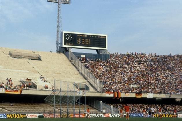 Germania - Olanda 3:0 - auf der Anzeigetafel des nur teilweise gefüllten Stadio San Paolo von Neapel sind die drei Treffer von Klaus Allofs (BR Deutschland) angegeben Fußball Länderspiel Herren EM 1980, Nationalmannschaft, Nationaltrikot, Gruppe A, BRD - Niederlande 3:2, Holland Totale Stadion San Paolo Neapel Leere, Fußball Länderspiel Herren EM 1980, Nationalmannschaft, Nationaltrikot, Gruppe A, BRD - Niederlande 3:2, Holland Totale Stadion San Paolo Neapel Leere,