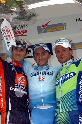 Siegerehrung Fleche Wallonne 2007: Davide Rebellin (Italien Gerolsteiner, Mitte) gewinnt vor Alejandro Valverde (Spanien Caisse d Epargne, li.) und Danilo di Luca (Italien Liquigas) -  Radsport Herren Fleche Wallonne 2007, Wallonischer Pfeil, ProTour, Straßenradsport, Straße, Rad, Gruppe Charleroi - Huy Radsport Herren Fleche Wallonne 2007, Wallonischer Pfeil, ProTour, Straßenradsport, Straße, Rad, Gruppe Charleroi - Huy