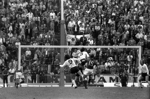 Torschuß Sowjetunion im EM Finale 1972 gegen die BR Deutschland Fußball Länderspiel Herren EM 1972, Nationalmannschaft, Nationaltrikot, BRD - SU 3:0, Finale Endspiel, Sowjetunion, Vneg Vsw Totale Brüssel Dynamik, Fußball Länderspiel Herren EM 1972, Nationalmannschaft, Nationaltrikot, BRD - SU 3:0, Finale Endspiel, Sowjetunion, Vneg Vsw Totale Brüssel Dynamik,