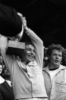 Europameister 1972 BR Deutschland: Horst Dieter Höttges (li.) mit dem Coupe Henri Delaunay, Herbert Wimmer daneben Fußball Länderspiel Herren EM 1972, Nationalmannschaft, BRD, Finale Endspiel, Vneg Vsw Gruppe Brüssel Freude, Begeisterung, Fußball Länderspiel Herren EM 1972, Nationalmannschaft, BRD, Finale Endspiel, Vneg Vsw Gruppe Brüssel Freude, Begeisterung,