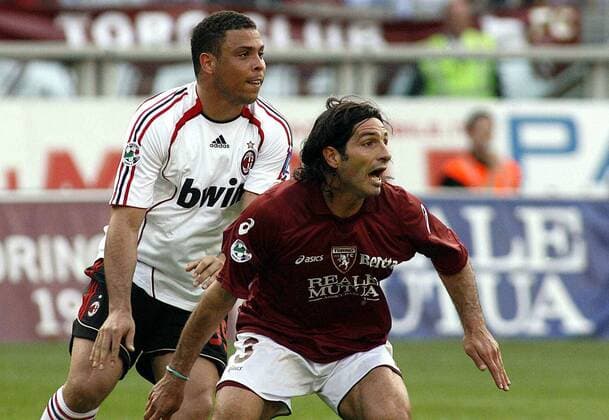 Jacopo Balestri (FC Turin, re.) gegen Ronaldo (AC Mailand) -  Fußball Herren Serie A 2006 2007, 1. Italienische Liga, FC Turin - Milan Gruppe Turin Dynamik, Fußball Herren Serie A 2006 2007, 1. Italienische Liga, FC Turin - Milan Gruppe Turin Dynamik,
