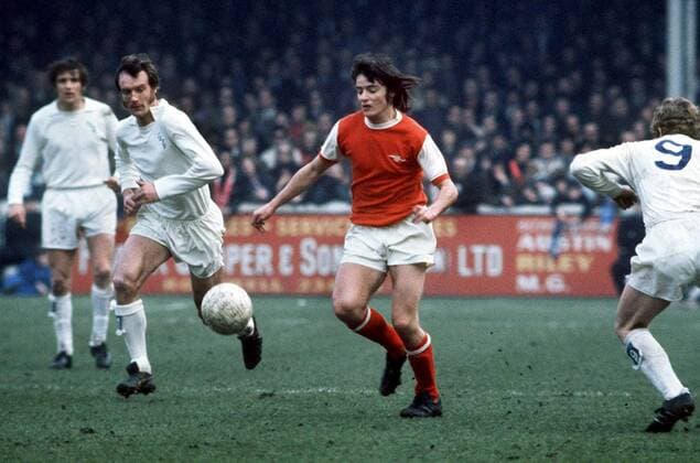 Peter Marinello (Arsenal, Mitte) gegen Paul Madeley (Leeds, li.) -  Fußball Herren First Division 1971 1972, 1. Englische Liga, Leeds United - Arsenal FC London 3:0, Vdia Gruppe Leeds Fußball Herren First Division 1971 1972, 1. Englische Liga, Leeds United - Arsenal FC London 3:0, Vdia Gruppe Leeds