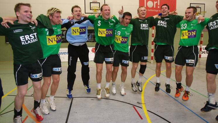 Erstklassig - Füchse Berlin bejubeln den Aufstieg Handball 2. BL Herren Saison 2006 2007, Nord, Reinickendorfer Füchse, Reinickendorf Gruppe Augustdorf Freude, Begeisterung Handball 2. BL Herren Saison 2006 2007, Nord, Reinickendorfer Füchse, Reinickendorf Gruppe Augustdorf Freude, Begeisterung