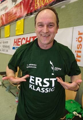 Trainer Jörn Uwe Lommel freut sich - die Füchse Berlin sind nach dem gelungenen Aufstieg erstklassig Handball 2. BL Herren Saison 2006 2007, Nord, Reinickendorfer Füchse, Berlin, Reinickendorf Einzelbild Augustdorf Freude, Handball 2. BL Herren Saison 2006 2007, Nord, Reinickendorfer Füchse, Berlin, Reinickendorf Einzelbild Augustdorf Freude,