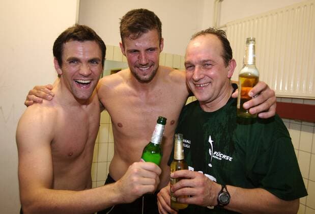 Aufstiegsfeier Füchse Berlin, v. li.: Marc Hartensuer, Frank Schumann, Trainer Jörn Uwe Lommel Handball 2. BL Herren Saison 2006 2007, Nord, Reinickendorfer Füchse, Berlin, Reinickendorf Gruppe Augustdorf Handball 2. BL Herren Saison 2006 2007, Nord, Reinickendorfer Füchse, Berlin, Reinickendorf Gruppe Augustdorf