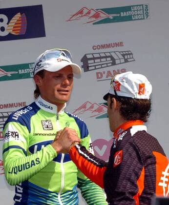 Siegerehrung Lüttich Bastogne Lüttich Rundfahrt 2007: Sieger Danilo di Luca (Italien Liquigas) bekommt Gratulationen von Alejandro Valverde (Spanien Caisse d Epargne) -  Radsport Herren 93. Lüttich Bastogne Lüttich Rundfahrt 2007, ProTour Straßenradsport, Straße, Rad Gruppe Lüttich Radsport Herren 93. Lüttich Bastogne Lüttich Rundfahrt 2007, ProTour Straßenradsport, Straße, Rad Gruppe Lüttich