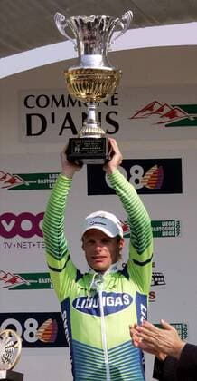 Siegerehrung Lüttich Bastogne Lüttich 2007: Danilo di Luca (Italien Liquigas) mit dem Siegerpokal Radsport Herren 93. Lüttich Bastogne Lüttich 2007, ProTour, Straßenradsport, Straße, Rad, Vdig Einzelbild Lüttich Freude, Radsport Herren 93. Lüttich Bastogne Lüttich 2007, ProTour, Straßenradsport, Straße, Rad, Vdig Einzelbild Lüttich Freude,