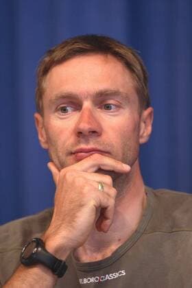 Jens Voigt (Deutschland CSC) nachdenklich während der Pressekonferenz Radsport WM Herren Vorschau WM 2007, Straßenradsport, Straße, Rad, Pressetermin Porträt Frankfurt M. Nachdenklichkeit, Radsport WM Herren Vorschau WM 2007, Straßenradsport, Straße, Rad, Pressetermin Porträt Frankfurt M. Nachdenklichkeit,