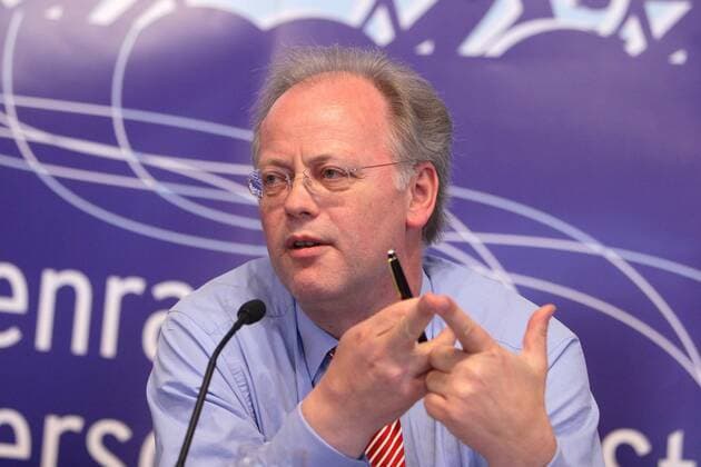 BDR Präsident Rudolf Scharping (Deutschland) während der Pressekonferenz Radsport WM Herren Vorschau WM 2007, Straßenradsport, Straße, Rad, Pressetermin Porträt Frankfurt M. Radsport WM Herren Vorschau WM 2007, Straßenradsport, Straße, Rad, Pressetermin Porträt Frankfurt M.