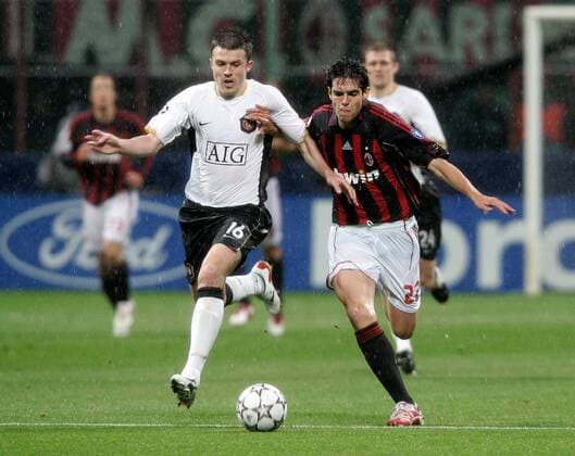 Kaka (AC Mailand, re.) gegen Michael Carrick (Manchester United) -  Fußball EC 1 Herren Champions League 2006 2007, AC Milan - Manchester United 3:0, ManU, Halbfinale Gruppe Regen, Regenspiel Mailand Dynamik, Fußball EC 1 Herren Champions League 2006 2007, AC Milan - Manchester United 3:0, ManU, Halbfinale Gruppe Regen, Regenspiel Mailand Dynamik,