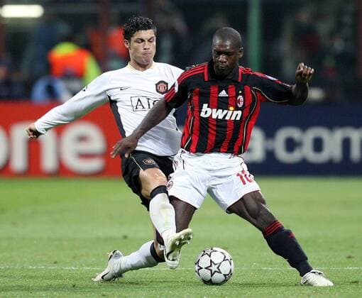 Clarence Seedorf (AC Mailand, re.) gegen Cristiano Ronaldo (Manchester United) -  Fußball EC 1 Herren Champions League 2006 2007, AC Milan - Manchester United 3:0, ManU, Halbfinale Gruppe Mailand Dynamik, Kampf, Fußball EC 1 Herren Champions League 2006 2007, AC Milan - Manchester United 3:0, ManU, Halbfinale Gruppe Mailand Dynamik, Kampf,
