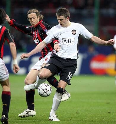 Michael Carrick (Manchester United, re.) gegen Massimo Ambrosini (AC Mailand) -  Fußball EC 1 Herren Champions League 2006 2007, AC Milan - Manchester United 3:0, ManU, Halbfinale Gruppe Mailand Dynamik, Fußball EC 1 Herren Champions League 2006 2007, AC Milan - Manchester United 3:0, ManU, Halbfinale Gruppe Mailand Dynamik,