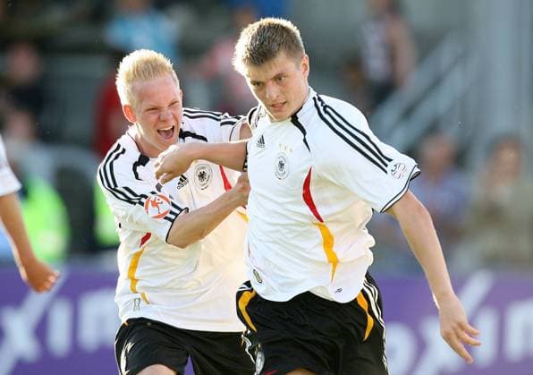 Sascha Bigalke (li.) und Toni Kroos (beide Deutschland U17) - Torjubel Fußball Länderspiel Herren U 17 Europameisterschaft 2007, Nationalmannschaft, Nationalteam o0 Nachwuchs, Jugend Gruppe Nationaltrikot, Eupen Freude, Fußball Länderspiel Herren U 17 Europameisterschaft 2007, Nationalmannschaft, Nationalteam o0 Nachwuchs, Jugend Gruppe Nationaltrikot, Eupen Freude,