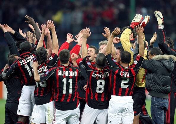 Schlußjubel AC Mailand - Die Mannschaft bejubelt den Finaleinzug in der Champions League Saison 2006 2007 -  Fußball EC 1 Herren Champions League 2006 2007, AC Milan, Halbfinale Totale Halbfinale Mailand Freude, Begeisterung, Fußball EC 1 Herren Champions League 2006 2007, AC Milan, Halbfinale Totale Halbfinale Mailand Freude, Begeisterung,
