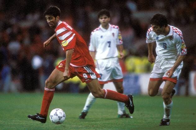 Hakan Sükür (Türkei, li.) am Ball, daneben Slaven Bilic (Kroatien) Fußball Länderspiel Herren EM 1996, Nationalmannschaft, Nationaltrikot, Gruppe D, Kroatien - Türkei 1:0 Gruppe Nottingham Dynamik, Fußball Länderspiel Herren EM 1996, Nationalmannschaft, Nationaltrikot, Gruppe D, Kroatien - Türkei 1:0 Gruppe Nottingham Dynamik,