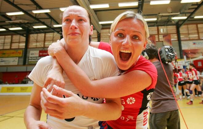 Deutscher Meister 2007 - Anna Swietonska (re.) und Kerstin Tzscherlich (beide Dresden) jubeln ausgelassen Volleyball 1. BL Damen Saison 2006 2007, Dresdner SC, DSC Gruppe Hamburg Freude, Begeisterung, Volleyball 1. BL Damen Saison 2006 2007, Dresdner SC, DSC Gruppe Hamburg Freude, Begeisterung,