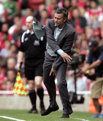 Trainer Jose Mourinho (Chelsea) - Wutanfall an der Seitenlinie - Fußball Herren English Premier League 2006 2007, 1. Englische Liga, Chelsea FC London Einzelbild London Enttäuschung, Verzweiflung, Wut, Fußball Herren English Premier League 2006 2007, 1. Englische Liga, Chelsea FC London Einzelbild London Enttäuschung, Verzweiflung, Wut,