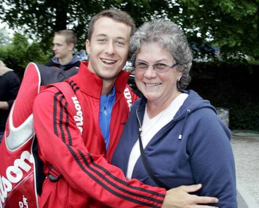 Philipp Kohlschreiber (Deutschland), Sieger der BMW Open 2007, umarmt seine Mutter Maria Tennis Herren BMW Open 2007, ATP Tour, Vdig, o0 Finale, Endspiel, Gruppe München Harmonie, Freude, Tennis Herren BMW Open 2007, ATP Tour, Vdig, o0 Finale, Endspiel, Gruppe München Harmonie, Freude,