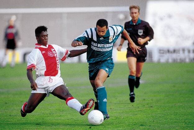 Clarence Seedorf (Ajax Amsterdam, li.) im Zweikampf - Fußball Herren Eredivisie 1994 1995, Ehrendivision, 1. Niederländische Holländische Liga Gruppe Aufnahmedatum geschätzt Amsterdam Dynamik, Kampf, Fußball Herren Eredivisie 1994 1995, Ehrendivision, 1. Niederländische Holländische Liga Gruppe Aufnahmedatum geschätzt Amsterdam Dynamik, Kampf,