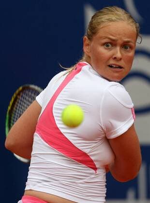 Anna Lena Groenefeld (Deutschland) fixiert den Ball Tennis Damen Qatar Telecom German Open 2007, WTA Tour Einzelbild Berlin Tennis Damen Qatar Telecom German Open 2007, WTA Tour Einzelbild Berlin
