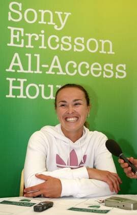 Martina Hingis (Schweiz) steht Rede und Antwort im offenen Interview Tennis Damen Qatar Telecom German Open 2007, WTA Tour, Einzelbild Berlin Freude, Tennis Damen Qatar Telecom German Open 2007, WTA Tour, Einzelbild Berlin Freude,