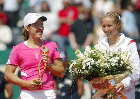 Siegerehrung J&S Cup 2007 in Warschau: Siegerin Justine Henin (Belgien, li.) und die Zweitplatzierte Alyona Bondarenko (Ukraine) -  (EN00137091004) Tennis Damen J&S Cup 2007, J & S, JS, WTA Tour Gruppe Warschau Freude, Tennis Damen J&S Cup 2007, J & S, JS, WTA Tour Gruppe Warschau Freude,