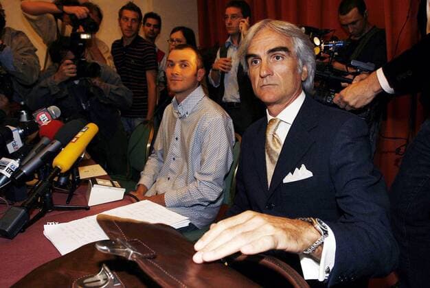 Ivan Basso (li.) und sein Rechtsanwalt Massimo Martinelli (beide Italien, re.) äußern sich während einer Pressekonferenz zur Verwicklung in die Dopingaffäre Fuentes -  Radsport Herren Straßenradsport 2007, Straße, Rad, Pressetermin, PK Gruppe o0 Operation Puerto Mailand Radsport Herren Straßenradsport 2007, Straße, Rad, Pressetermin, PK Gruppe o0 Operation Puerto Mailand