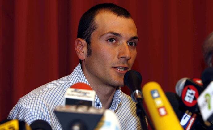 Ivan Basso (Italien) äußert sich während einer Pressekonferenz zu seiner Verwicklung in die Dopingaffäre Fuentes -  Radsport Herren Straßenradsport 2007, Straße, Rad, Pressetermin, PK Porträt o0 Operation Puerto Mailand Radsport Herren Straßenradsport 2007, Straße, Rad, Pressetermin, PK Porträt o0 Operation Puerto Mailand